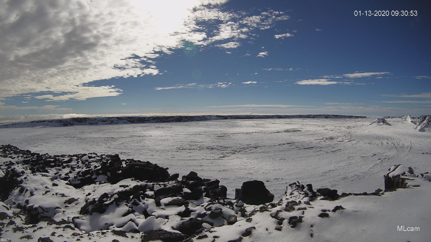 USGS Hawaiian Volcano Observatory webcam showing Mokuʻāweoweo Caldera at the summit of Mauna Loa