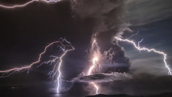 Taal volcano in Philippines 'goes electric' January 2020