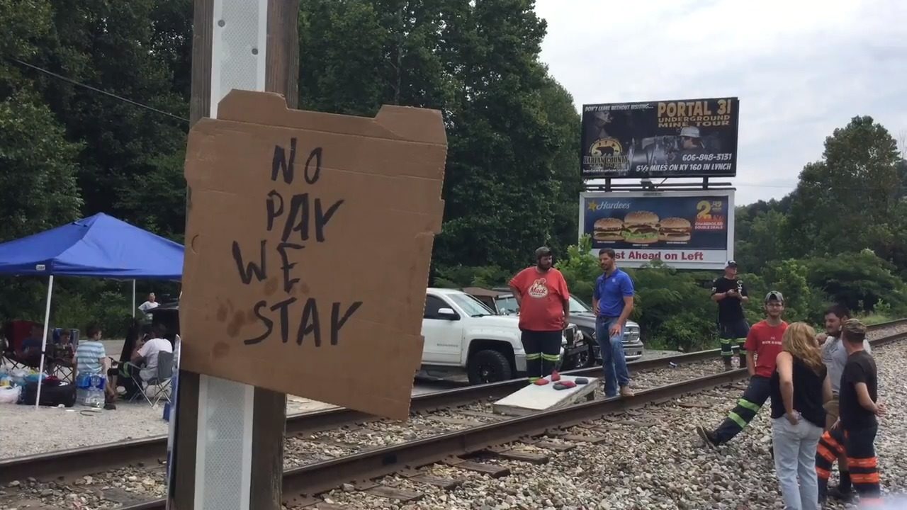 Kentucky miners block train