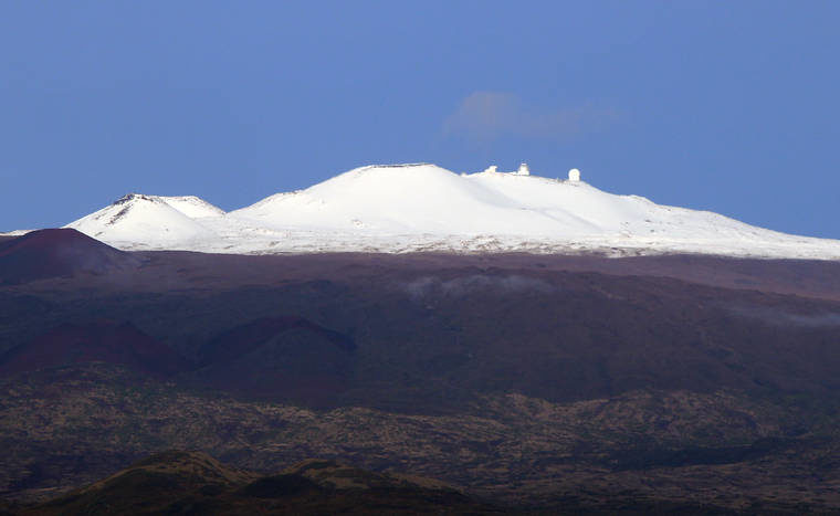 Click to enlarge Maunakea gave some early risers a quick peek Tuesday of the first snow of the decade.