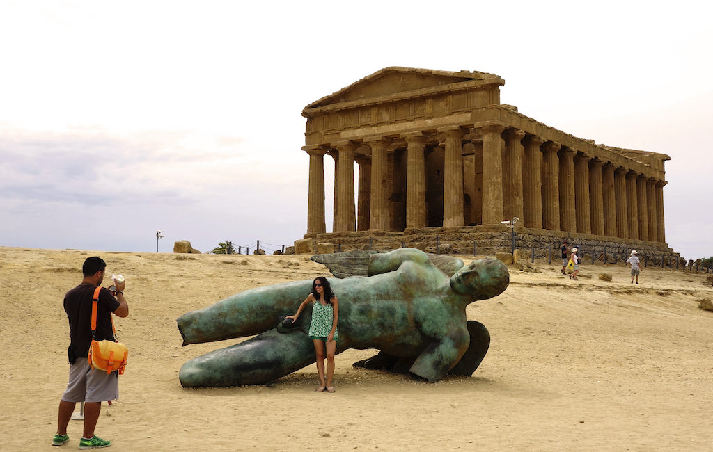 tourists greek ruins parthenon