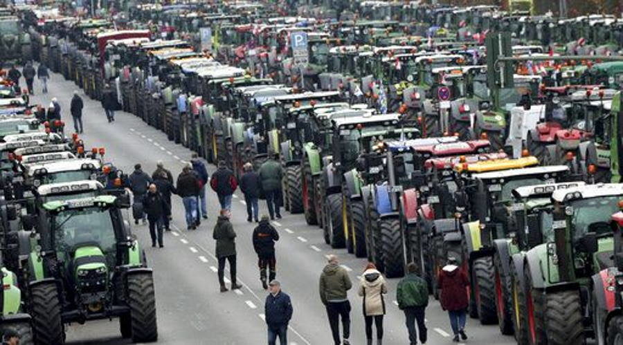 Click to enlarge German farmers protest EU regulations
