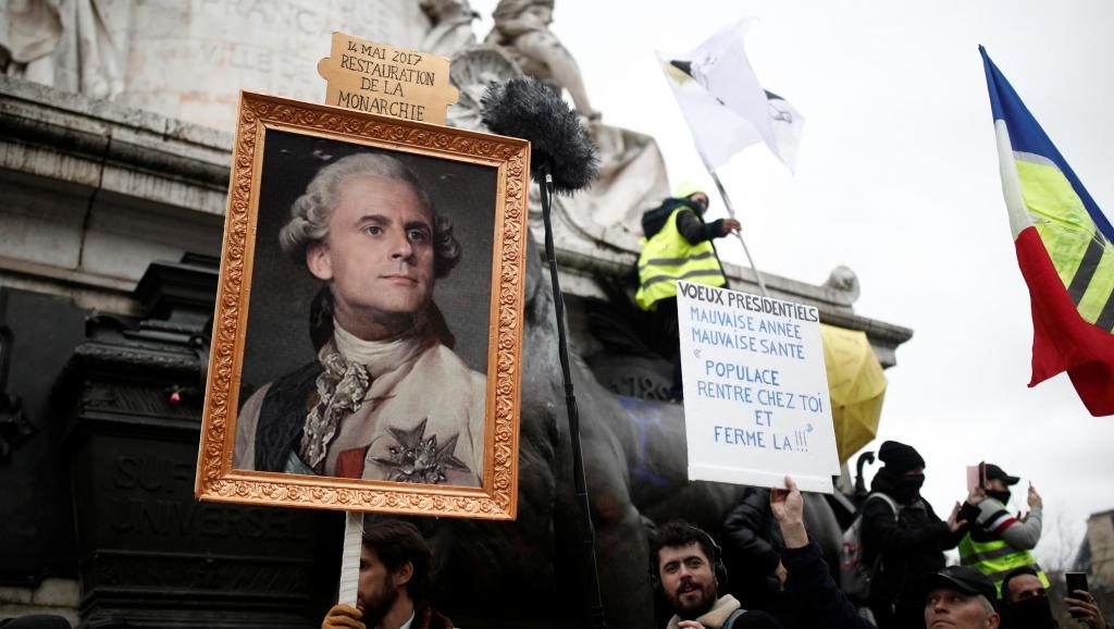 macron louis king protest