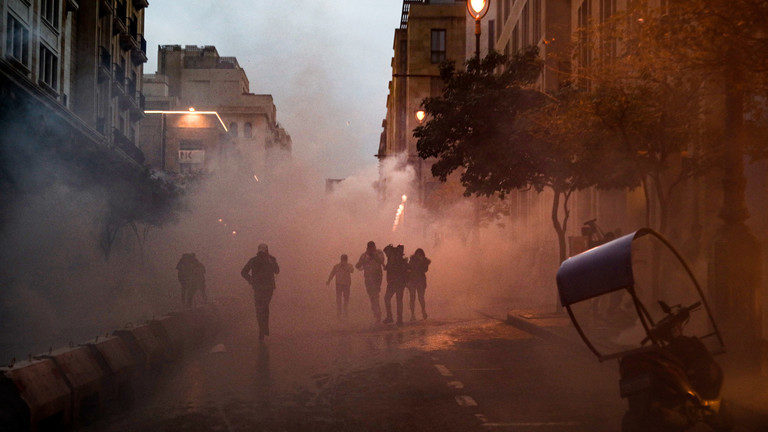 Click to enlarge Lebanon protest