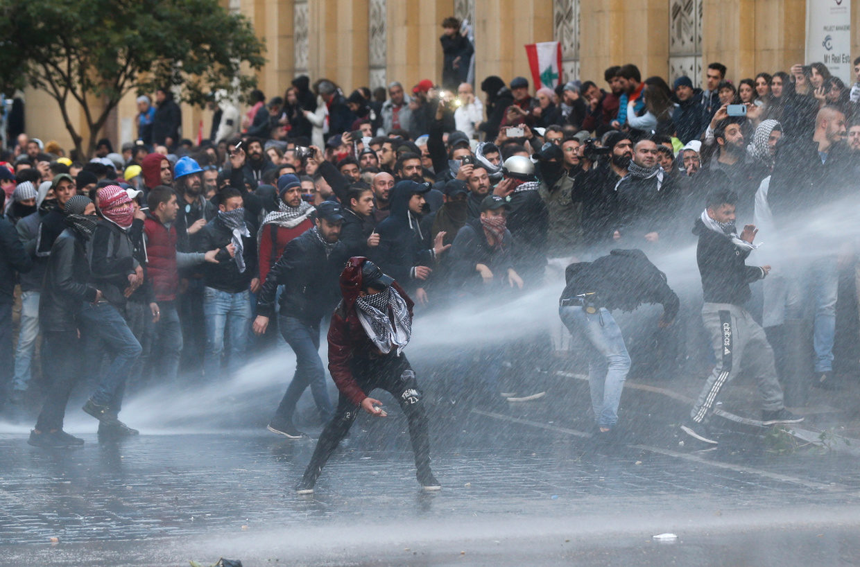 Click to enlarge protest Lebanon