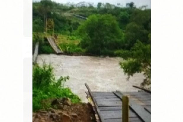 Click to enlarge Flash floods caused a bridge to collapse in Kaur regency, Bengkulu Province, Indonesia, on 19 January 2020.