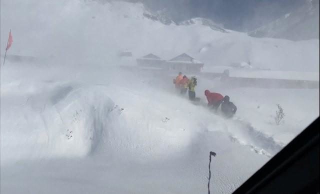 Click to enlarge Nepal rescuers call off search for trekkers