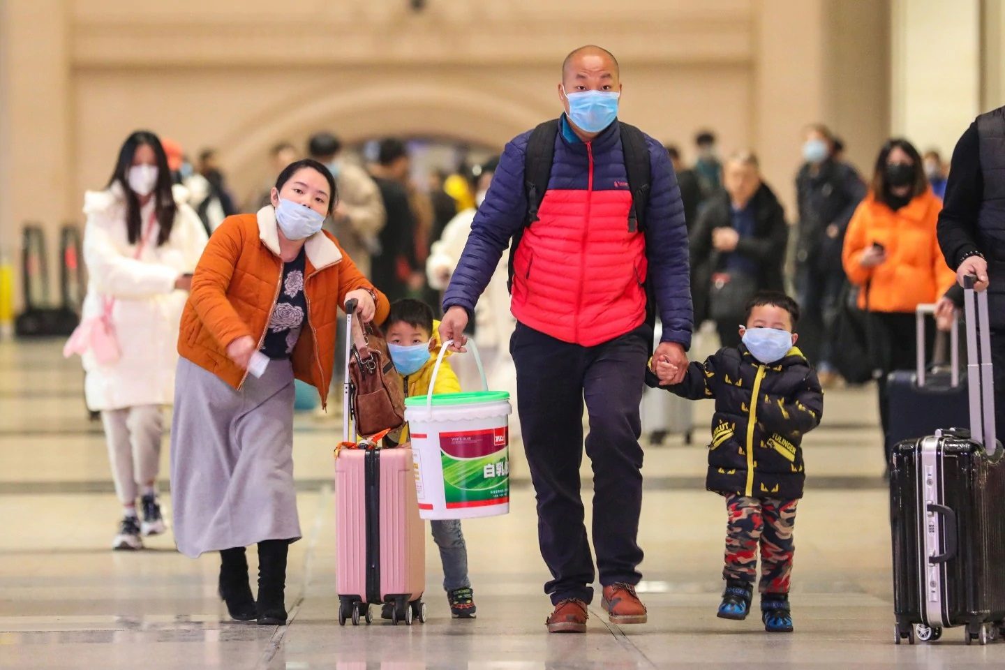 Click to enlarge Commuters face masks China