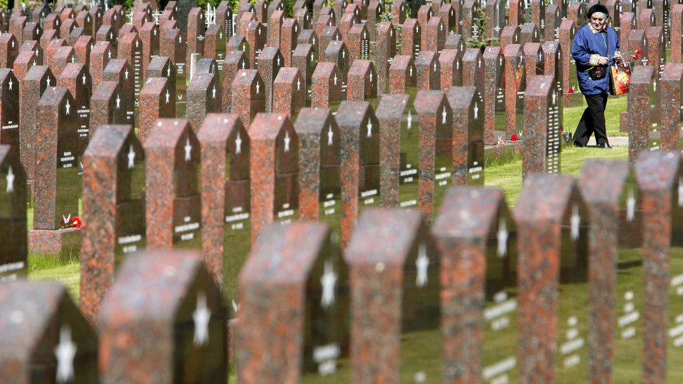 Moscow cemetary WWII graves