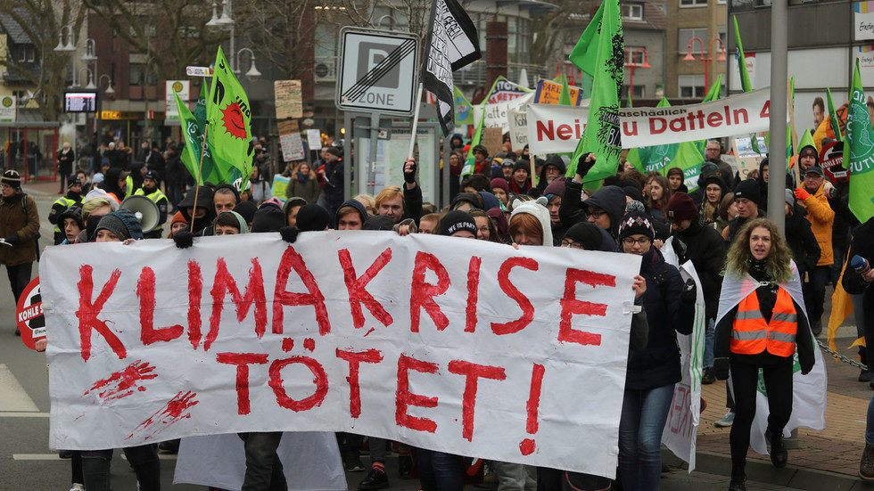 Environmental organizations protest