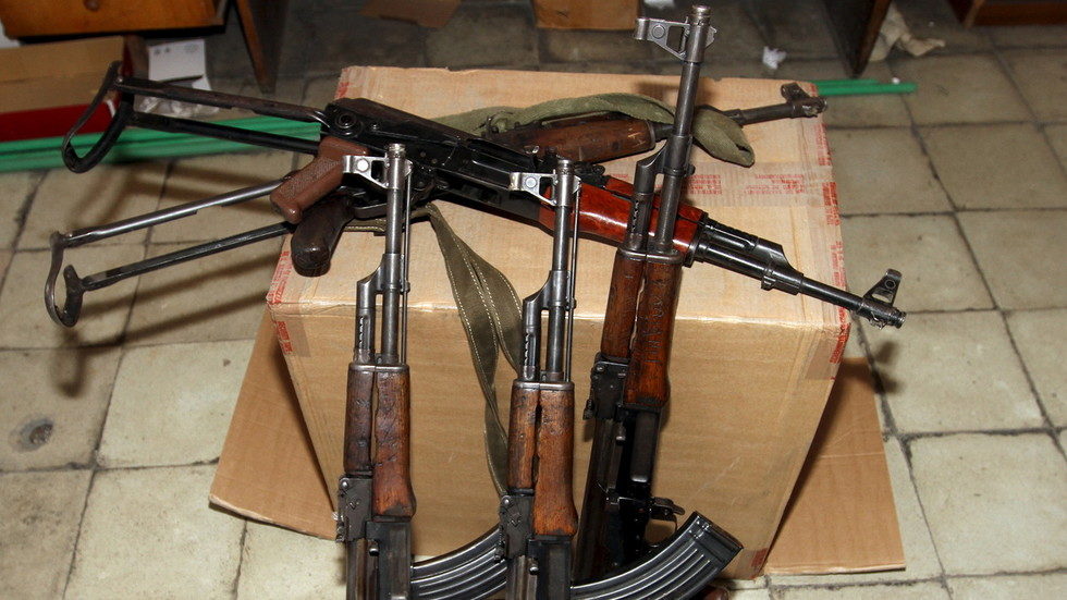 Click to enlarge Kalashnikov assalt rifles