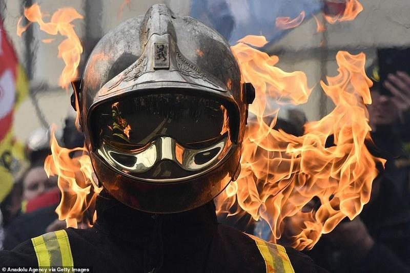 yellow vest firefighter protest