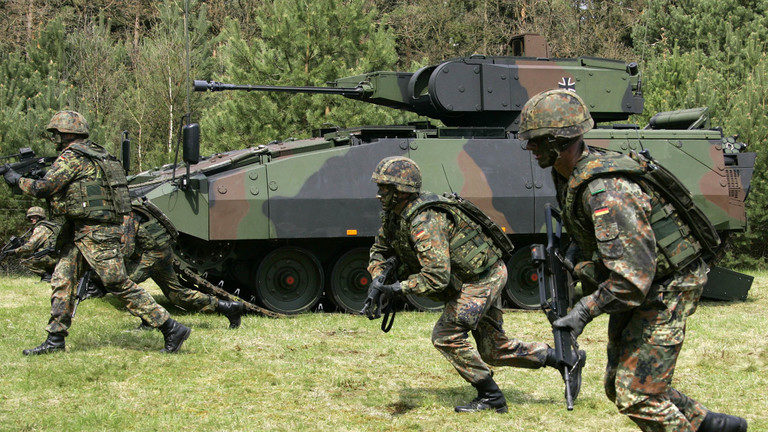 Click to enlarge German soldiers