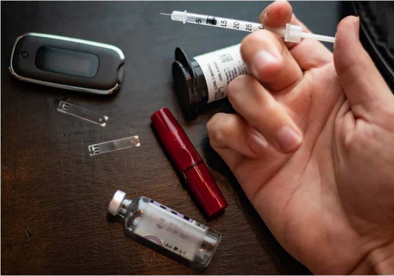 Click to enlarge insulin kit