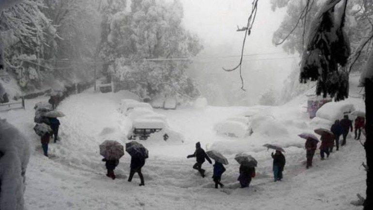 Click to enlarge The famous tourist spot received 89.4 cm snowfall this year.