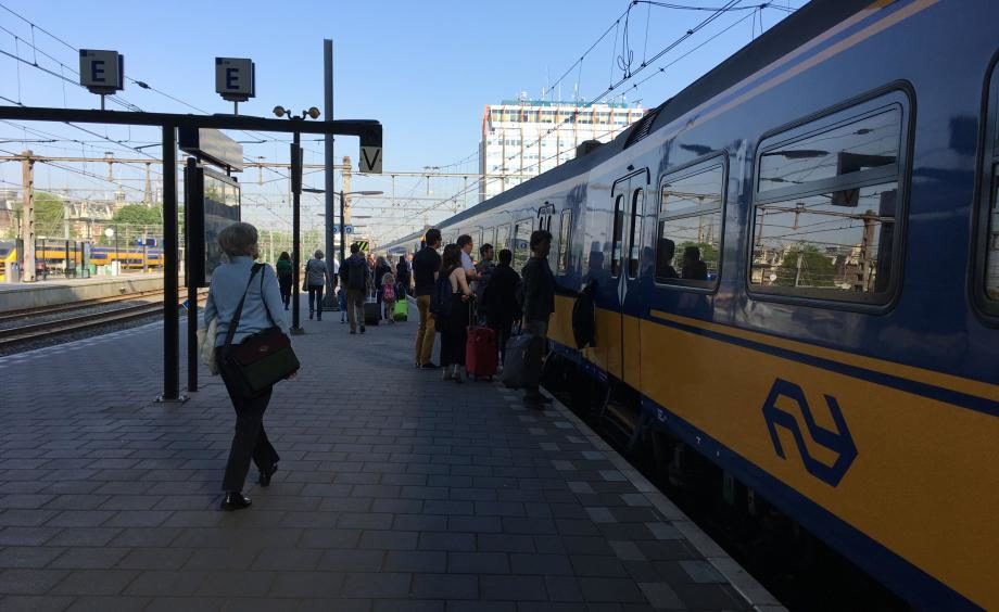 Train station smoking ban in Netherlands