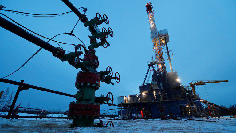 Click to enlarge oil drilling rig