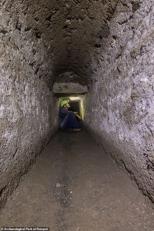 Click to enlarge tunnels pompeii