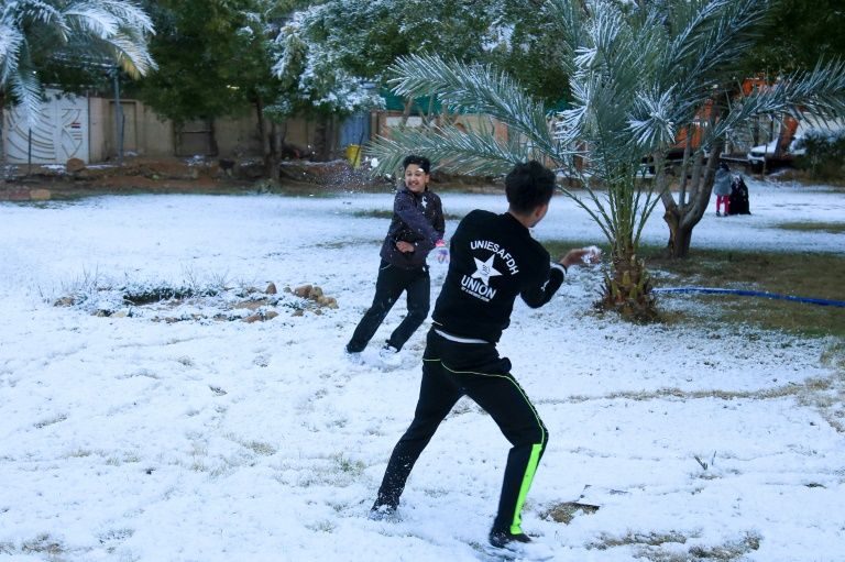 Click to enlarge Ultra-rare snowfall carpets Baghdad