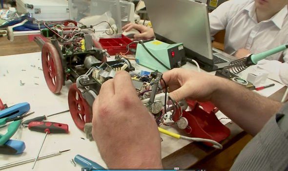 Click to enlarge Pyramid Robot assembly