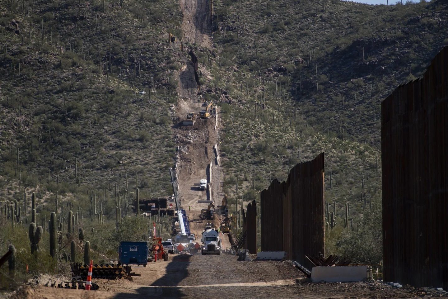 Click to enlarge border wall arizona