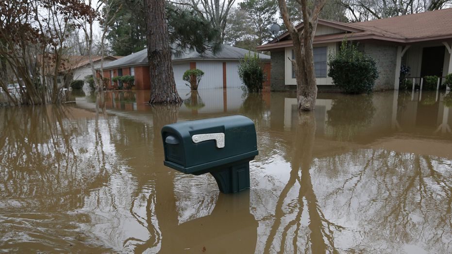 Hundreds in Mississippi evacuated amid flooding as governor declares state of emergency