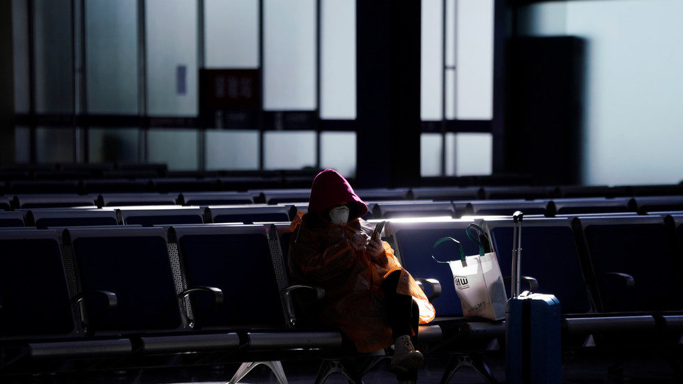 Click to enlarge woman wearing mask