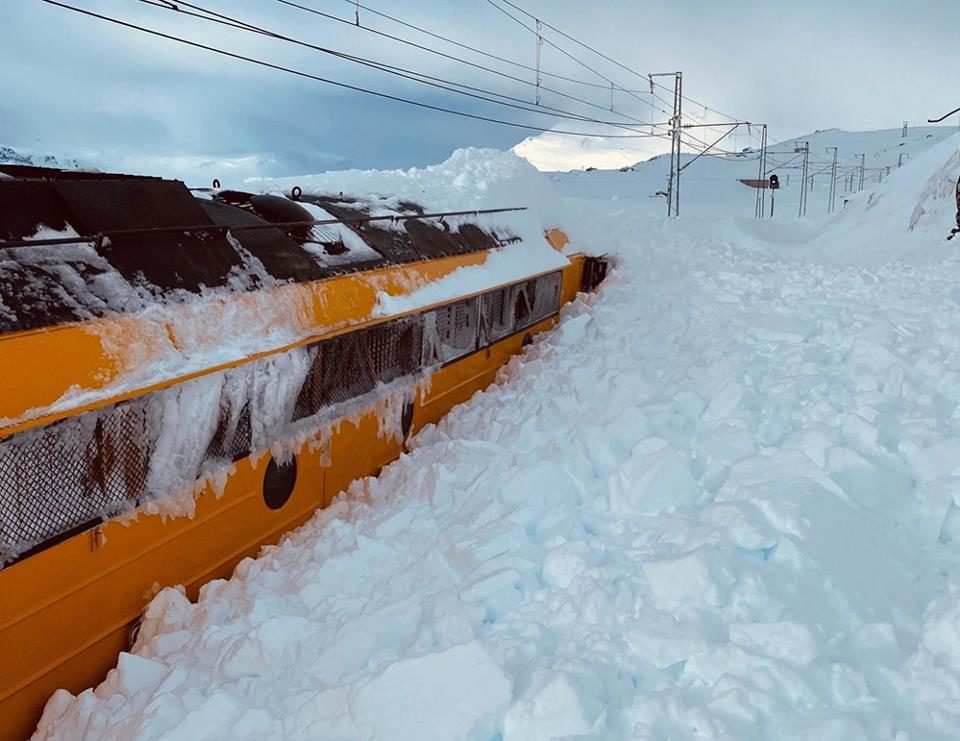 Click to enlarge This maintenance carriage was stuck in the snow attempting to clear the Oslo to Bergen railway