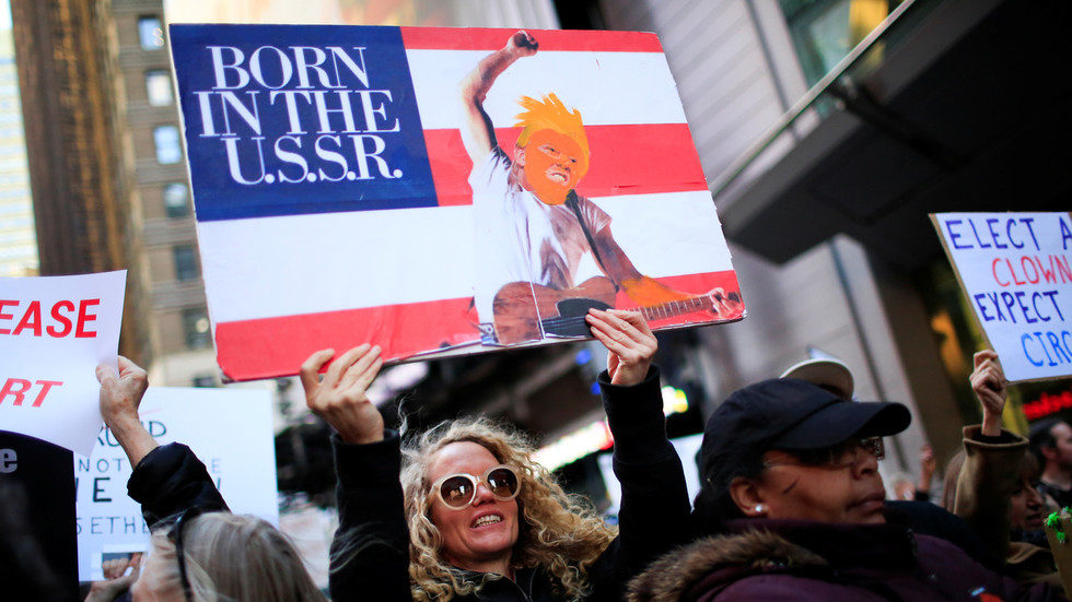 Click to enlarge trump protest springsteen russia