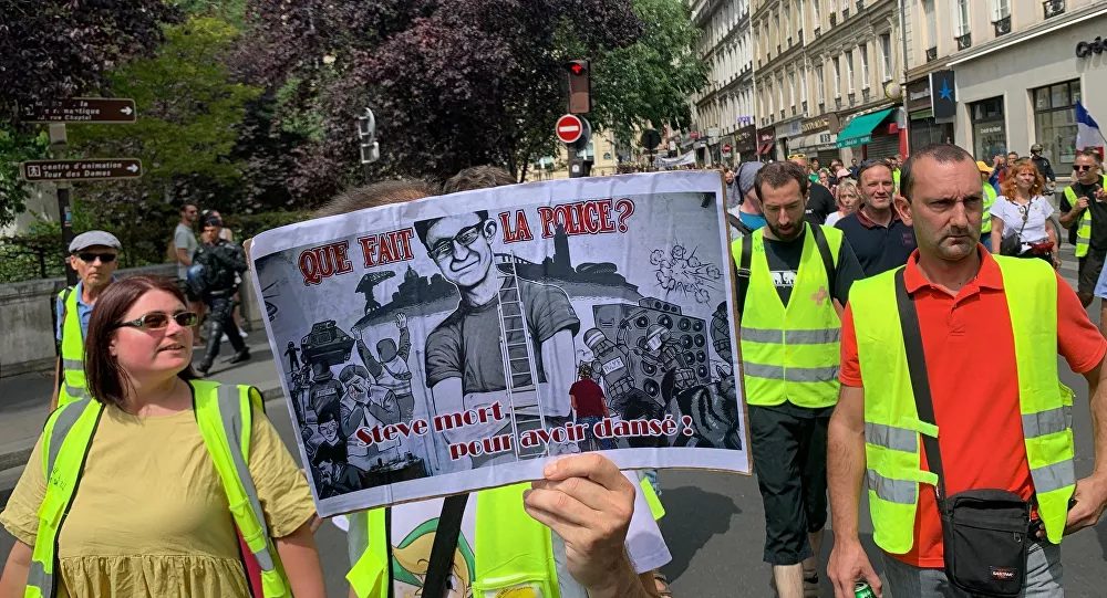 Click to enlarge yellow vest
