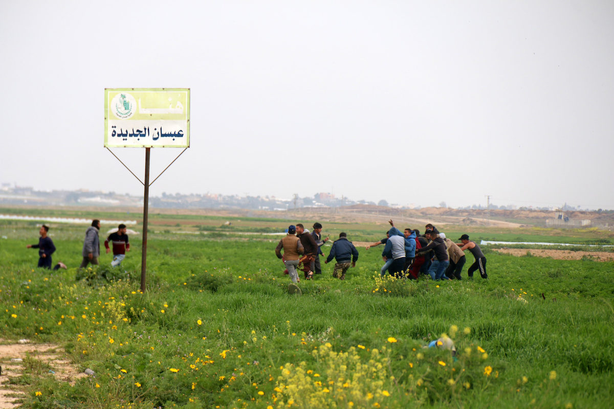 Click to enlarge Palestinian protesters