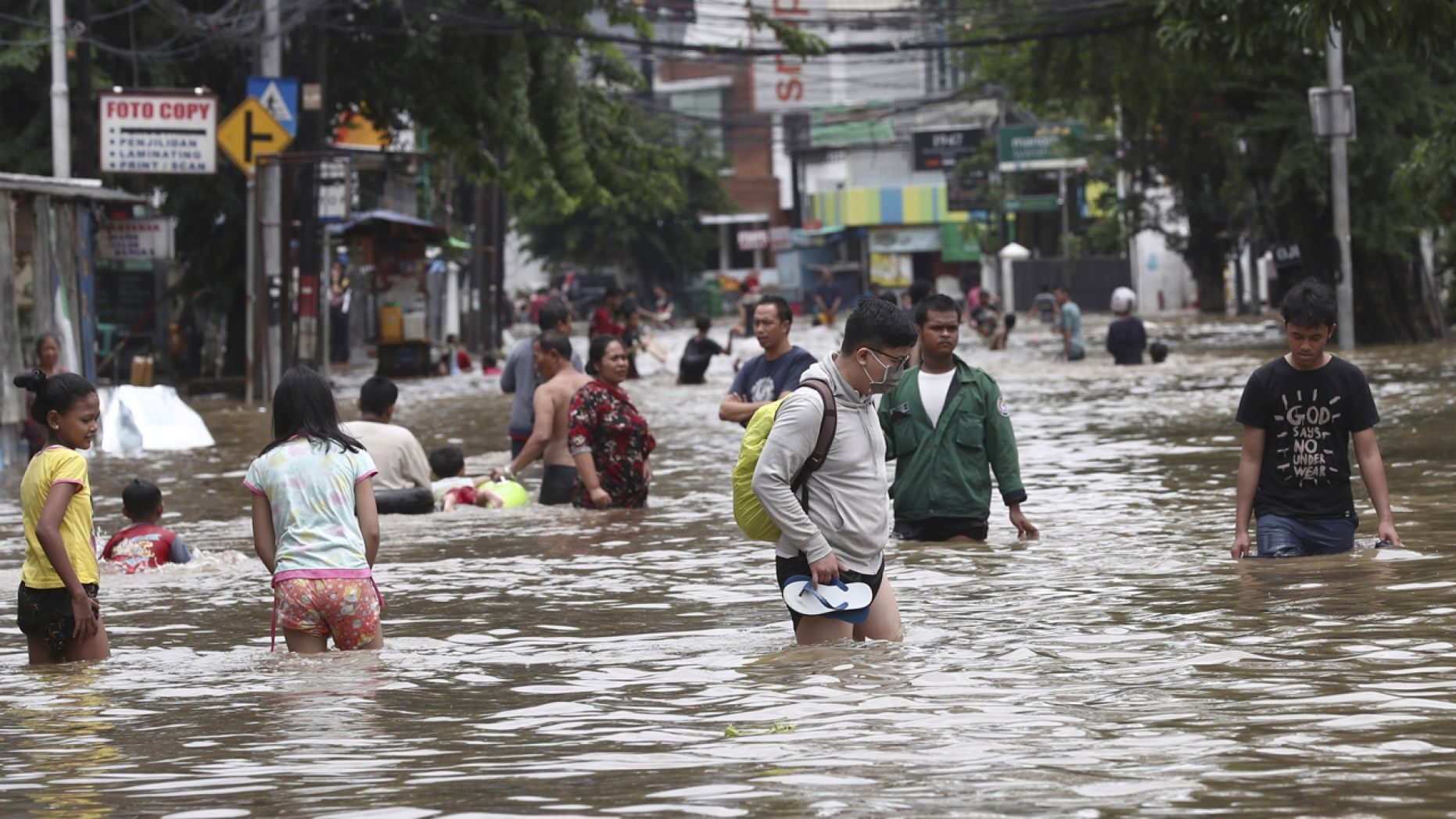 Click to enlarge Right away rains triggered rivers to burst their banking companies in larger Jakarta sending muddy drinking water into residential and commercial places, inundating 1000’s of houses and paralyzing elements of the city’s transport networks, officers said.