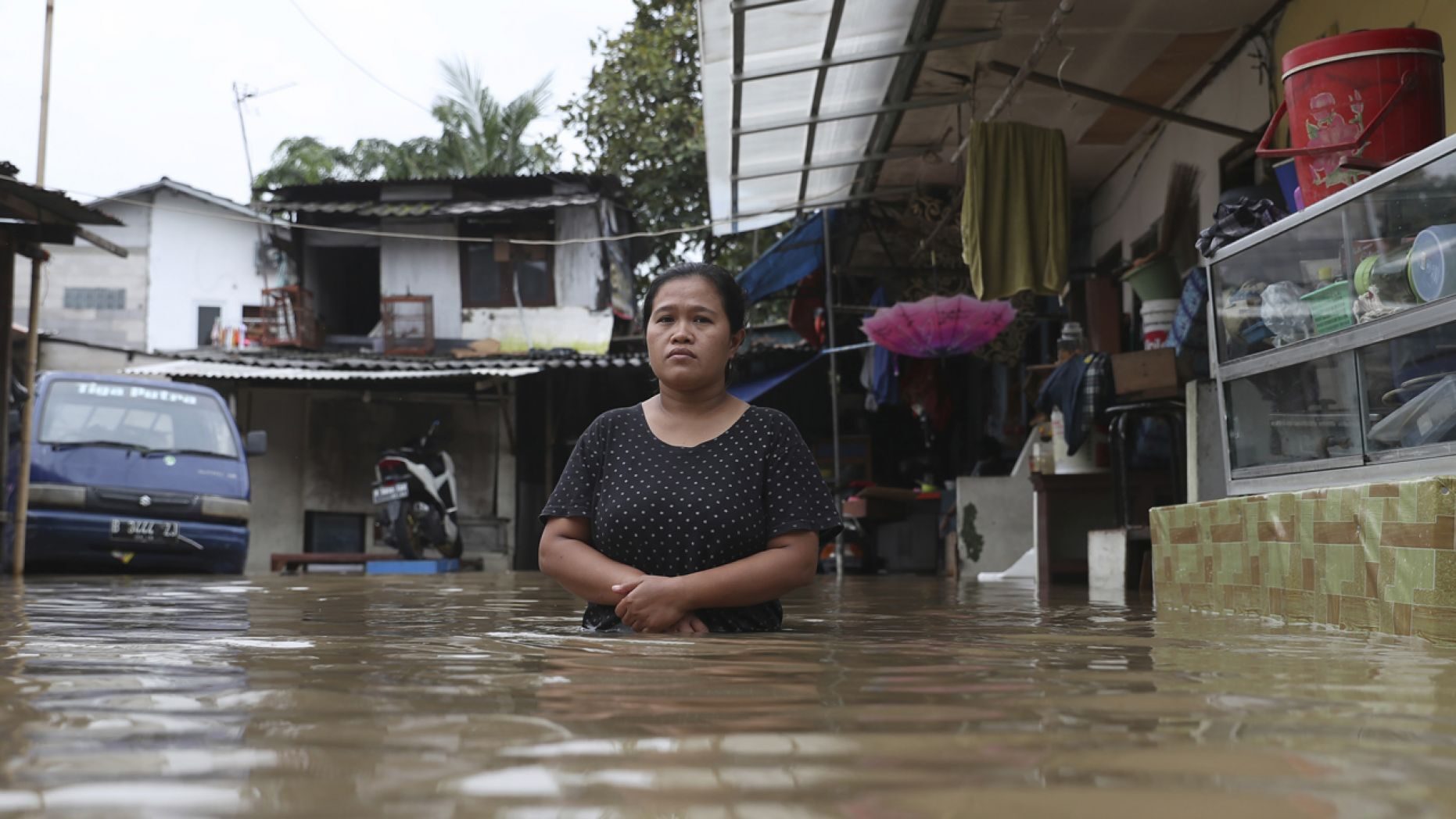 Overnight rains triggered rivers to burst their banking companies in higher Jakarta sending muddy drinking water into residential and industrial regions, inundating 1000’s of residences