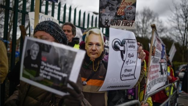 Click to enlarge assange demonstration