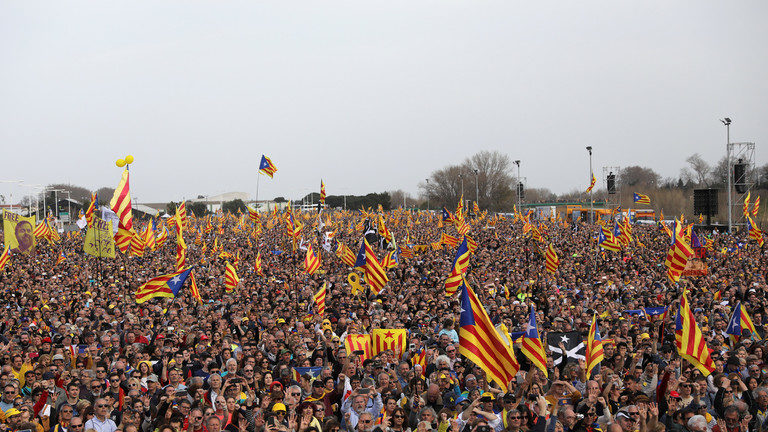 Catalan separatist supporters