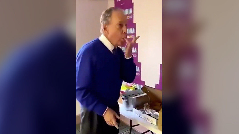 Click to enlarge bloomberg lick fingers