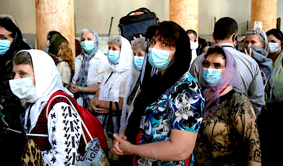 Click to enlarge Tourists&masks