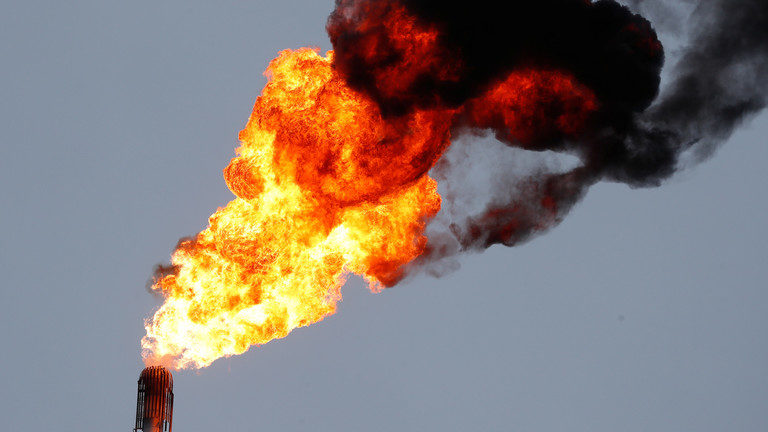 Click to enlarge oil rig