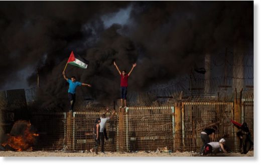 Click to enlarge Palestinian protesters