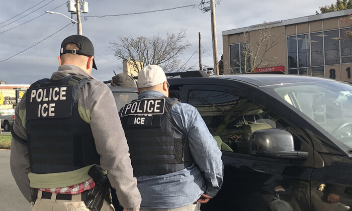 Click to enlarge Ice agents illegal immigration