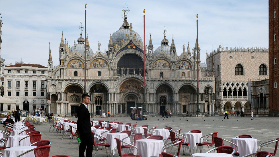 Click to enlarge waiter italy