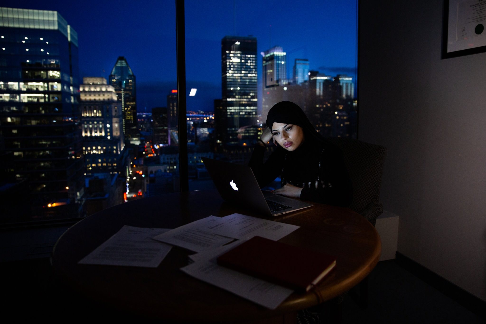 muslim woman hijab laptop