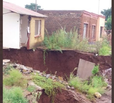 Click to enlarge 70% of Khutsong is not suitable for human habitation and over 25 000 families are expected to be relocated.