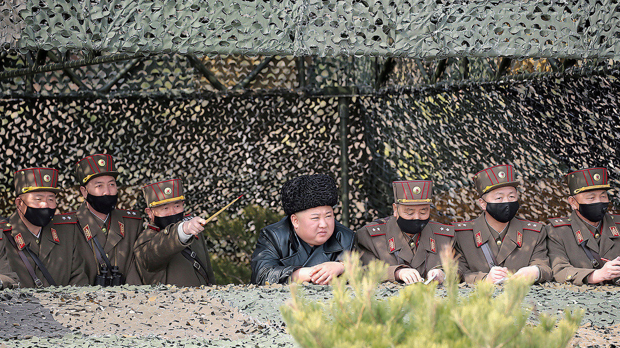 Click to enlarge kim jong-un no mask coronavirus