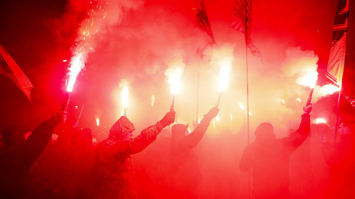 Click to enlarge flare gun russian embassy kiev ukraine