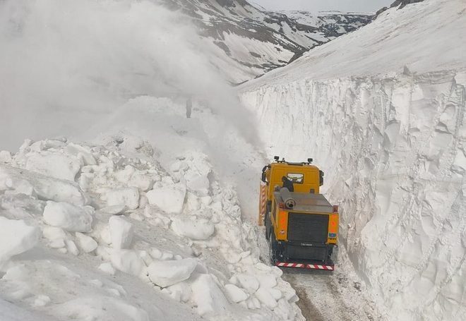 Record snow in India