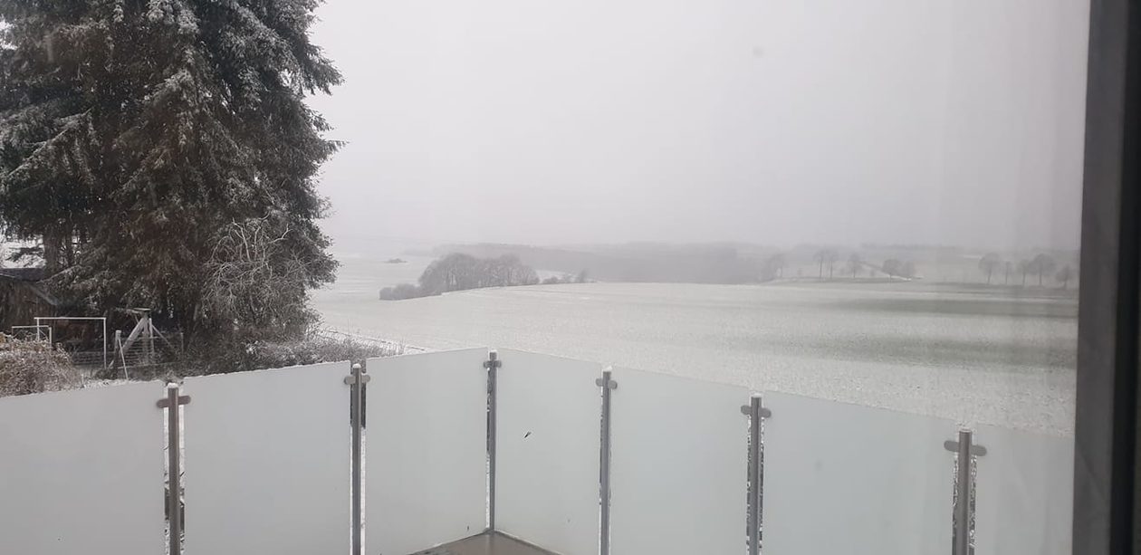 Click to enlarge SNOW LUX