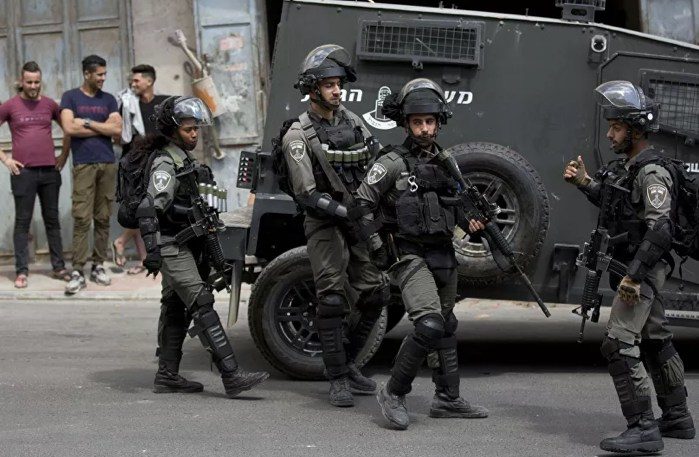 Israeli officers