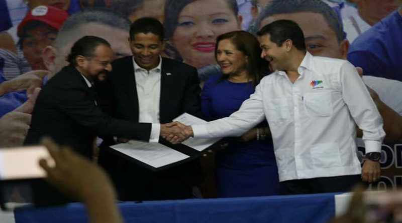 Click to enlarge Domínguez campaigns alongside Honduran President Juan Orlando Hernandez, compromising the OAS’s mission