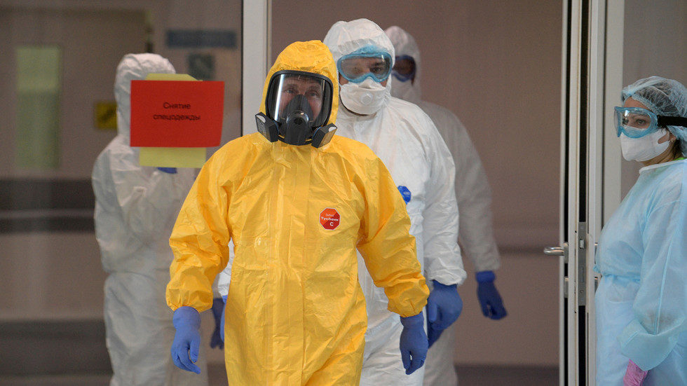 Click to enlarge putin hazmat suit coronavirus hospital covid-19